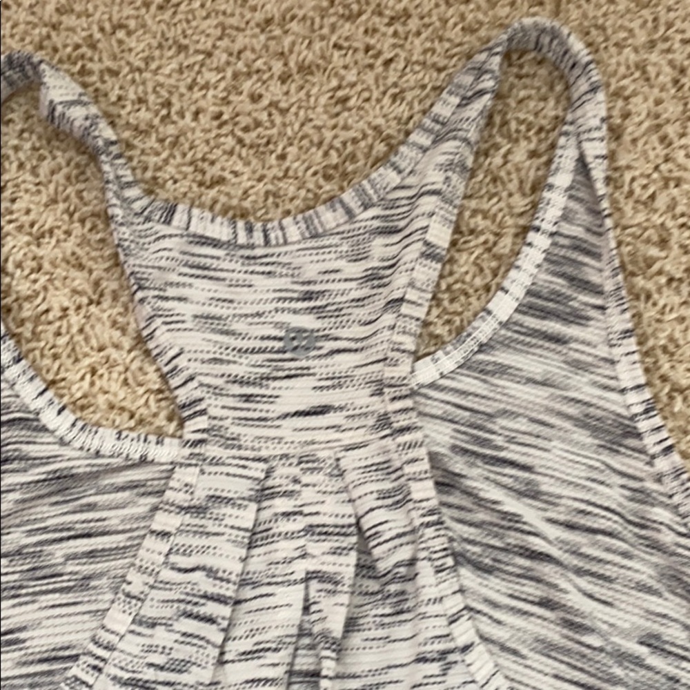 Lululemon workout top - Picture 3 of 4